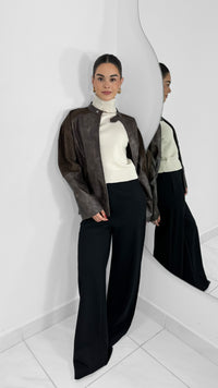 CHAQUETA DE PIEL CAFE CON DETALLES SUEDE