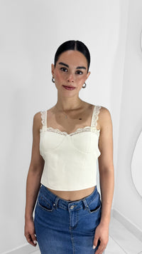 BLUSA CAMI BLANCA CON ENCAJE Y ESPALDA ABIERTA