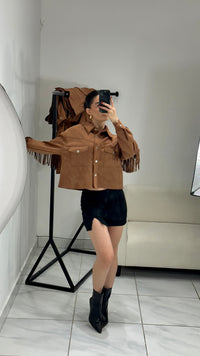 CHAQUETA CROP SUEDE ESTILO WESTERN CON FLECOS CAFE