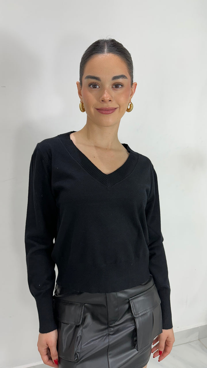 SUETER MANGA LARGA CUELLO V NEGRO