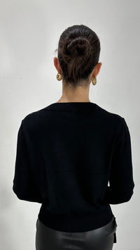 SUETER MANGA LARGA CUELLO V NEGRO