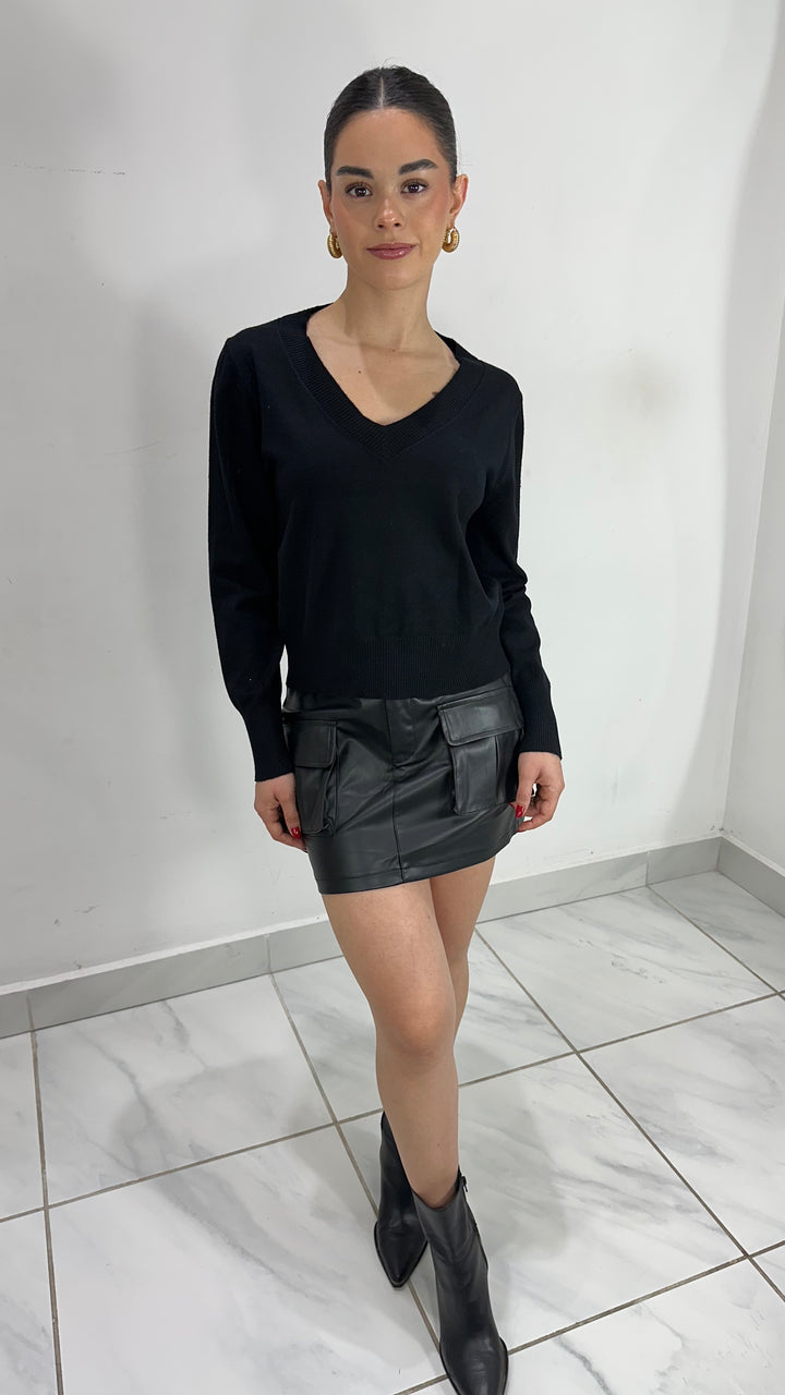 SUETER MANGA LARGA CUELLO V NEGRO