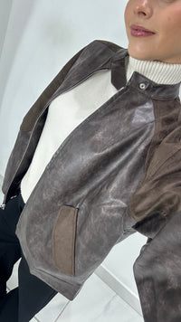 CHAQUETA DE PIEL CAFE CON DETALLES SUEDE