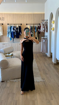 VESTIDO NEGRO CRUZADO HALTER