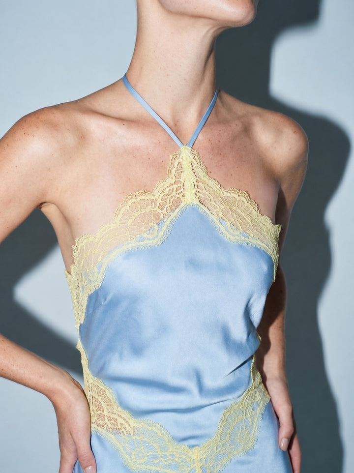 VESTIDO MAXI AZUL CIELO CON ENCAJE AMARILLO