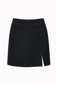 FALDA SHORT NEGRA CON APERTURA