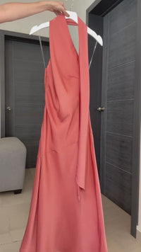 VESTIDO MIDI SATINADO SIN ESPALDA ROSA
