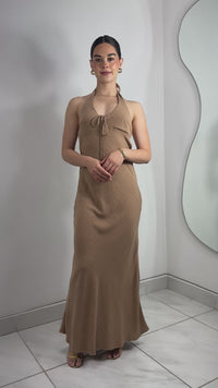 VESTIDO HALTER DE LINO RAYADO MOCHA